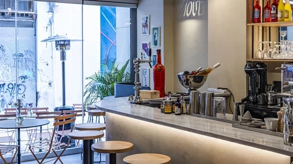 Πάρτι με spritz και πίτσες στο κέντρο