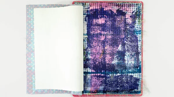 Η έκθεση "Three Star Books in Athens" επαναπροσδιορίζει την αντίληψη για το βιβλίο