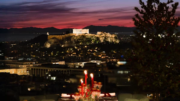 St. George Lycabbetus:  Χριστούγεννα με την ομορφότερη θέα