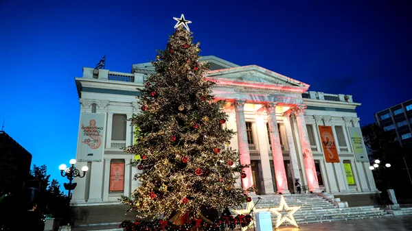 Χριστούγεννα στον Πειραιά: Λαμπερό σόου στον Πύργο, Santa Run και ξωτικά στην πλατεία Αλεξάνδρας