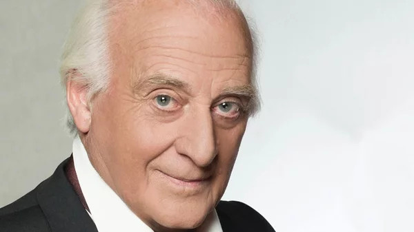 Ο Γιώργος Χατζηνάσιος γιορτάζει 50 χρόνια πορείας