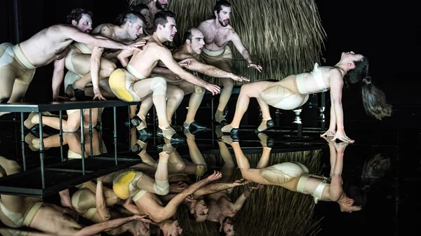 Πρώτες φωτογραφίες από το "Τρωίλος και Χρυσηίδα" του Σαίξπηρ στο Εθνικό Θέατρο