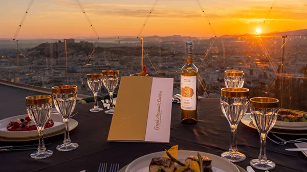 Τρεις θεματικές βραδιές με αρώματα και γεύσεις από όλο τον κόσμο στο "La Suite Lounge" του "St George Lycabettus"