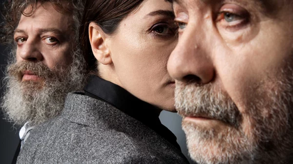 Πρώτες φωτογραφίες από την "Αντιγόνη" του Ανούιγ με την υπογραφή της Μαρίας Πρωτόπαππα στο Υπόγειο του Θεάτρου Τέχνης