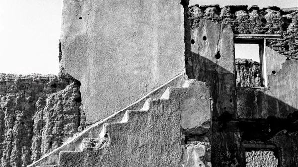 Τα "Φωτογραφικά Ζεύγη" των Νανά Καραμαγκιώλη και Πλάτωνα Ριβέλλη