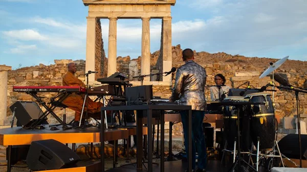 Το Ίδρυμα Ωνάση παρουσιάζει ένα μουσικό set εκεί που δεν τo περιμένεις