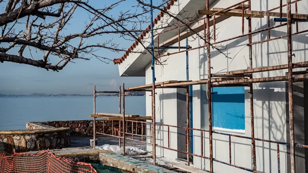 Έργα αποκατάστασης για το Αναψυκτήριο στο παραλιακό μέτωπο της Ελευσίνας