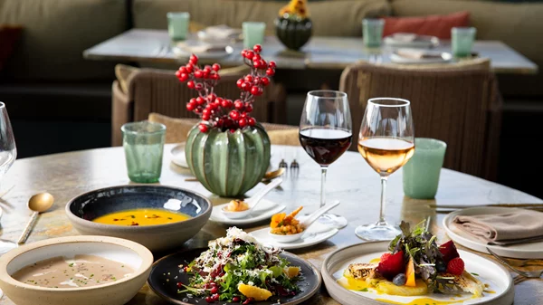 10 Urban Roof : Λάμψη και γεύση στο rooftop