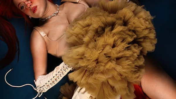 Vassilina: "Έγραψα ένα κομμάτι για να το αφιερώνουν οι φίλες μου στα situationship τους"