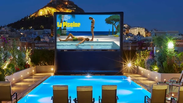 Pool your cinema: Η πιο ξεχωριστή εμπειρία θερινού σινεμά στο Ξενοδοχείο "Μεγάλη Βρεταννία"