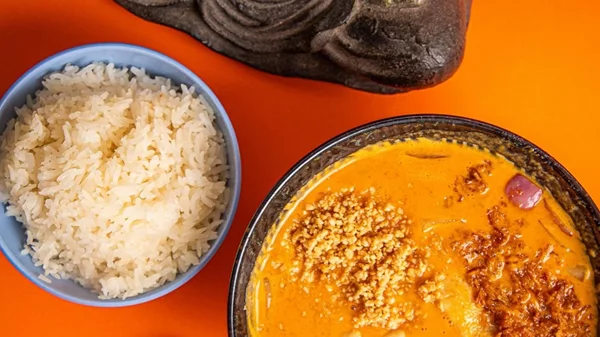 Κρύο, καιρός για massaman curry στο πιο αγαπημένο ταϊλανδέζικο της πόλης