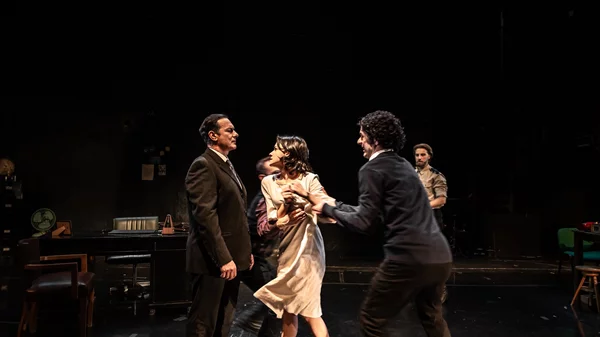 Πρεμιέρα για την "Αντιγόνη" του Θανάση Σαράντου στις Ροές