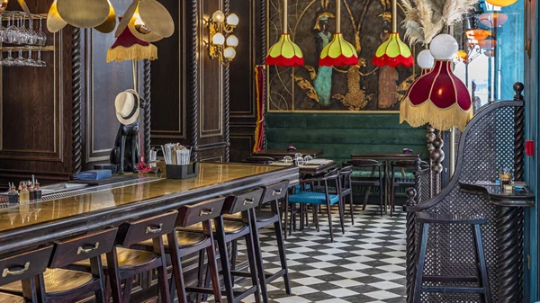 Video walkthrough: Η Ναταλία Δραγούμη μαθαίνει τι εστί "cena spettacolo" στο "Dal Professore Gastro Bar"