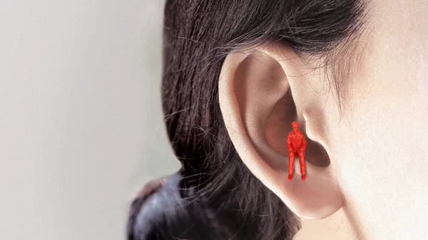 "Confess/ Εξομολογηθείτε": Η Όλγα Ποζέλη μας καλεί σε μια ιδιωτική θεατρική εμπειρία