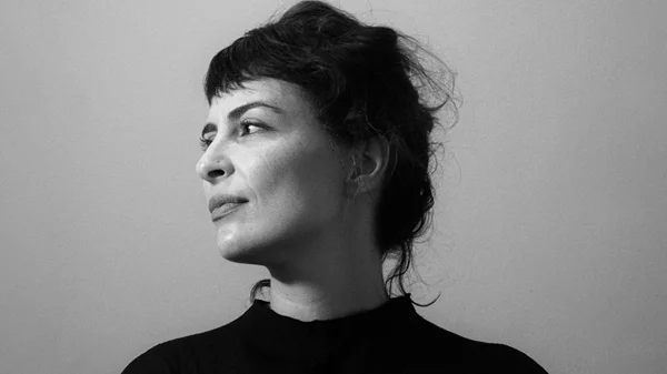 Μάρθα Μπουζιούρη: "Στη χώρα που κάποιοι με ρωτούν 'Μα γιατί να κάνεις μια παράσταση για τις αμβλώσεις;', η απόφαση να ανεβάσουμε το 'Κυανιούχο κάλιο' μοιάζει η μόνη σωστή"