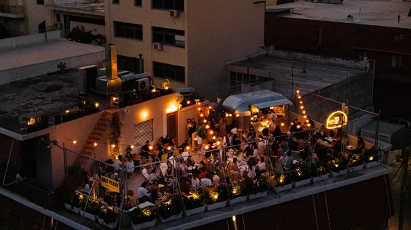 Στο Περιστέρι υπάρχει μια από τις πιο cool ταράτσες της Αθήνας