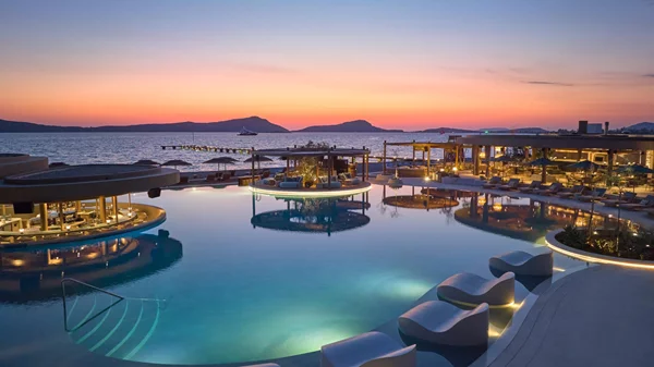 Το "Mandarin Oriental, Costa Navarino" υποδέχεται τη σεζόν του 2024 με νέες βίλες και ένα ανανεωμένο spa