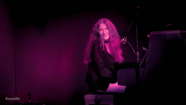 "Μομφή": Μια μουσική performance της Μαρίκας Κλαμπατσέα και του Λεονάρδου Βαλενστάιν