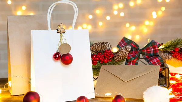 Φέτος αγοράζουμε τα γιορτινά μας δώρα από το Διεθνές Χριστουγεννιάτικο Bazaar των "Φίλων του Παιδιού"