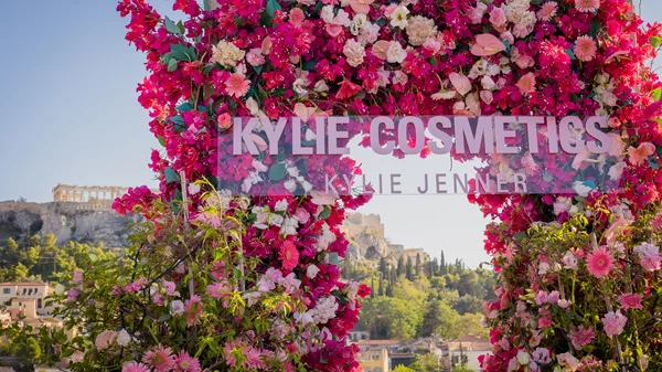 Τα Kylie Cosmetics…προσγειώθηκαν στην Ελλάδα: Μια βραδιά γεμάτη λάμψη και ομορφιά με θέα την Ακρόπολη