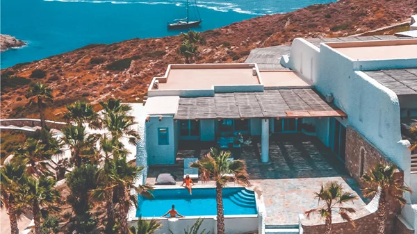 Ο όμιλος Calilo ντύνει την Ίο στην αχλή των ονείρων