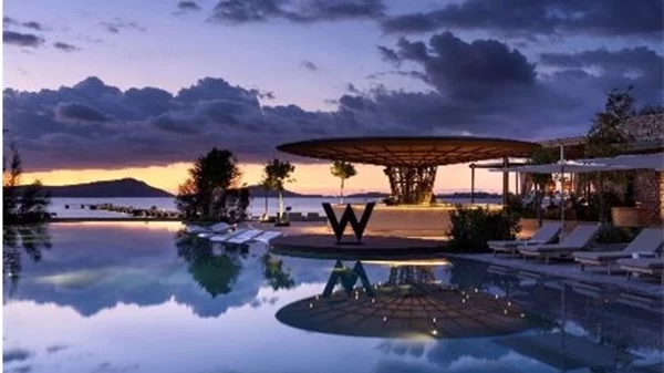 Electro Vibes: Στο W Costa Navarino, την καρδιά (και) της ηλεκτρονικής μουσικής