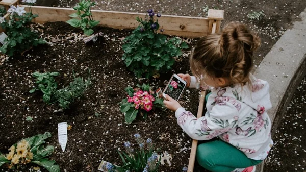 Τα παιδιά φτιάχνουν κήπους με τη χρήση των νέων τεχνολογιών στον Παλαιό Σιδηροδρομικό Σταθμό Ελευσίνας