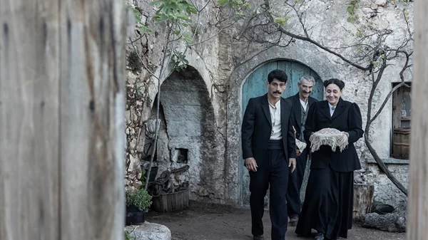 "17 Κλωστές": Ολοκληρώθηκαν τα γυρίσματα της νέας σειράς του Σωτήρη Τσαφούλια