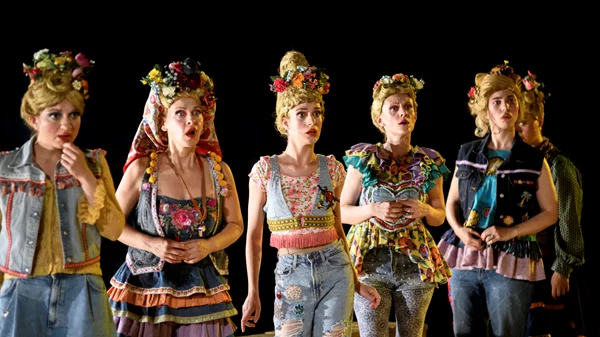 Οι δυο παραστάσεις του Γιάννη Καλαβριανού που περιμένουμε