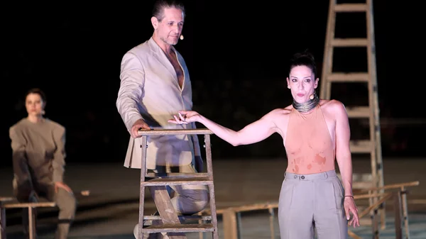 Αφοπλιστική "Μήδεια" η Αθηνά Μαξίμου πρωταγωνιστεί στο Ηρώδειο