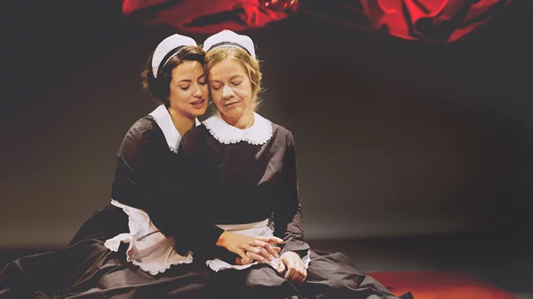 Οι "Δούλες" του Ζενέ στο θέατρο Αποθήκη