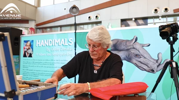 Ώρα να μεταμορφωθούμε με τα μοναδικά "Handimals" του Guido Daniele στο AVENUE
