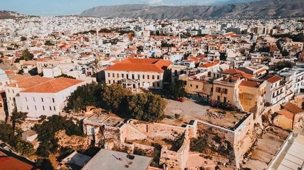 Ανησυχία της ΕΛΛΕΤ για την κατασκευή ξενοδοχείου πολυτελείας στον αρχαιολογικό χώρο του Καστελίου στα Χανιά