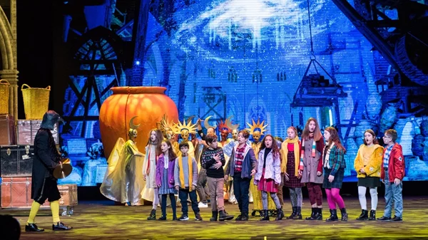 Christmas Theater: Χριστουγεννιάτικες διαδρομές στο Γαλάτσι