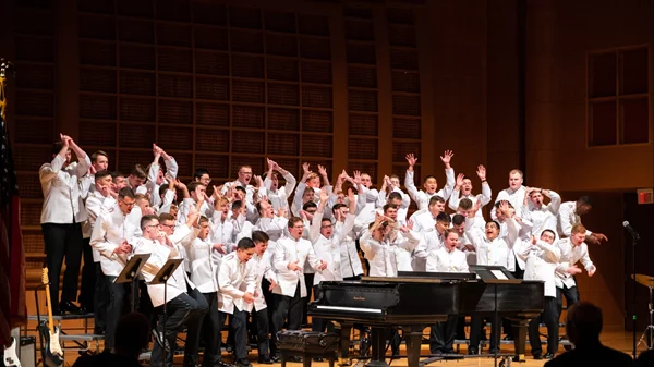 Οι Άδοντες Δόκιμοι φέρνουν το "Aggie Spirit" στον "Παρνασσό"!