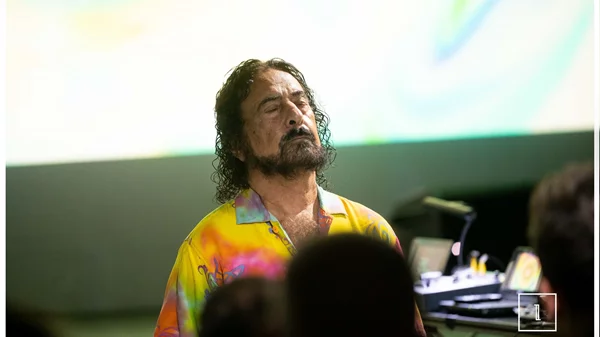 Iasos: Μια ατόφια new age εμπειρία στο "Ρομάντσο", δοκιμή περιέργειας, αλλά και αντοχών