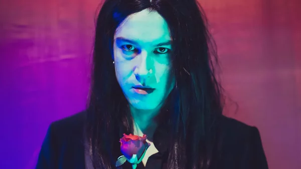 Ο Θάνος Παπακωνσταντίνου είναι ο "Μισάνθρωπος"