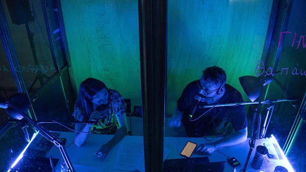 Ο Παντελής Φλατσούσης δεν φοβάται τη ματαίωση - και την έκανε παράσταση!