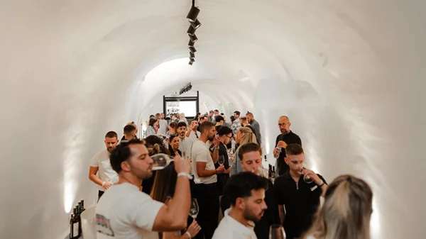 Vedema γιορτής και αναστοχασμού για το μέλλον του Σαντορινιού κρασιού