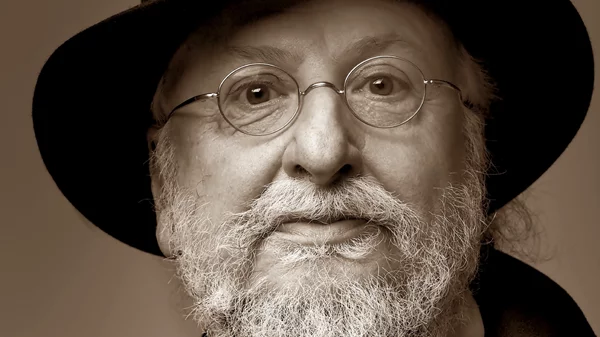 "Γιατί Τα Χρόνια Τρέχουν Χύμα": Ο Διονύσης Σαββόπουλος ελπίζει να βρούμε την αυτοβιογραφία του διασκεδαστική