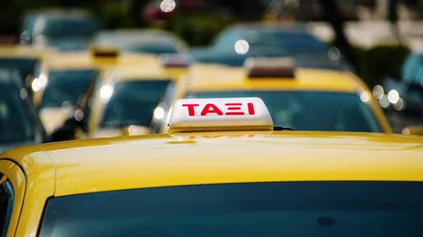 Όλες οι αλλαγές που σχεδιάζονται στα ταξί και πώς επηρεάζουν πελάτες και οδηγούς