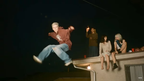 O The Kid LAROI κερνάει "Aperol Spritz"