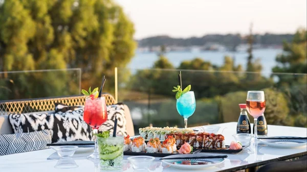 Το "Swell" υποδέχεται το καλοκαίρι με ένα opening party στο rooftop του