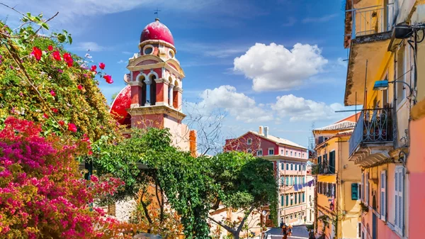 Πάσχα στην Κέρκυρα: insider's tips για να απολαύσετε το πιο διάσημο τελετουργικό στην Ελλάδα