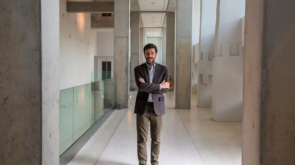 Νικόλας Γιατρομανωλάκης: "Αντιμετωπίζουμε τους εργαζόμενους στον πολιτισμό ως επαγγελματίες και όχι χομπίστες"