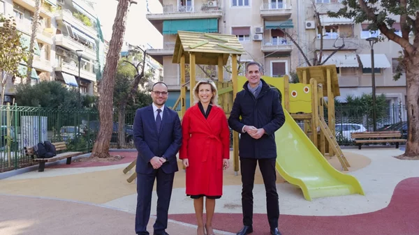 ΜΙΑ ΝΕΑ ΠΑΙΔΙΚΗ ΧΑΡΑ ΣΕ ΜΙΑ ΙΣΤΟΡΙΚΗ ΓΕΙΤΟΝΙΑ ΤΗΣ ΑΘΗΝΑΣ