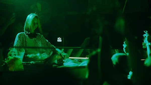 Υπόκλιση στην Ουκρανή βασίλισσα της progressive house