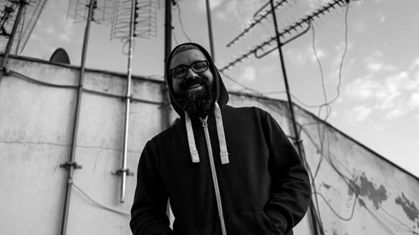 Ο Frenic επιστρέφει για το τελευταίο μέρος της τριλογίας "Monomyth"