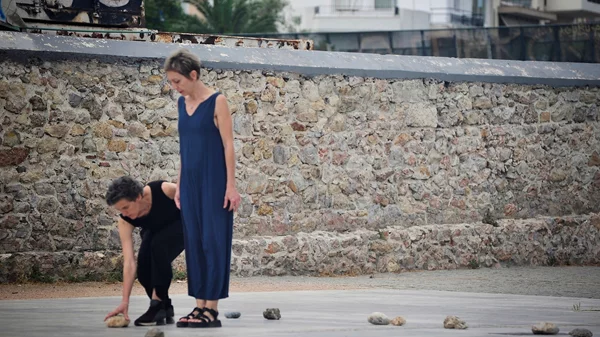 "Άρθρο 1, δοκιμή 1": Μια ιδέα σε εξέλιξη από τις Τζένη Αργυρίου και Νίνα Παπακωνσταντίνου