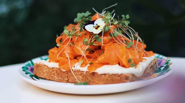 Καθαρόαιμη vegan κουζίνα από τις Vegan Fairies στην πλατεία Καρύτση